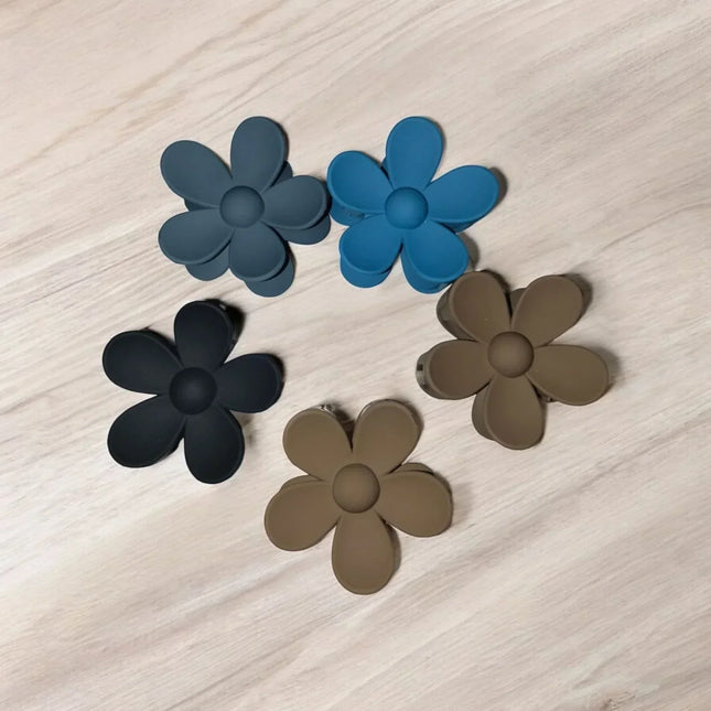 Matte Daisy flower claw clip for long hair and thick hair